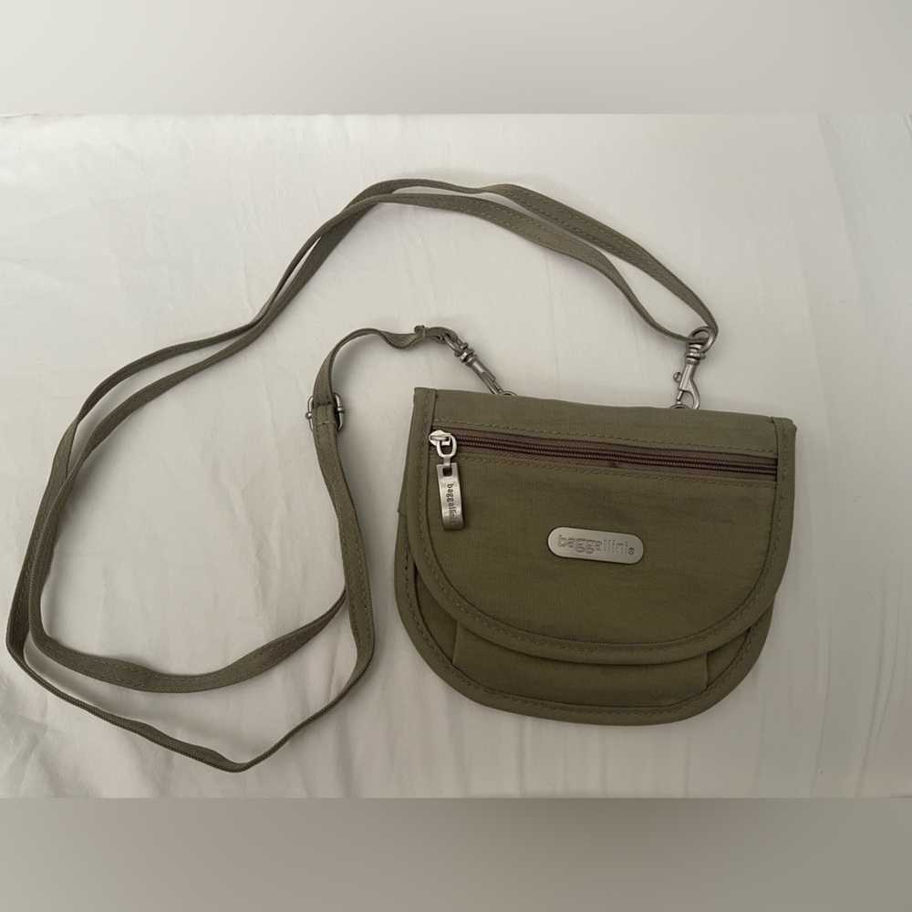 New Baggallini Olive Green Crossbody Organizer